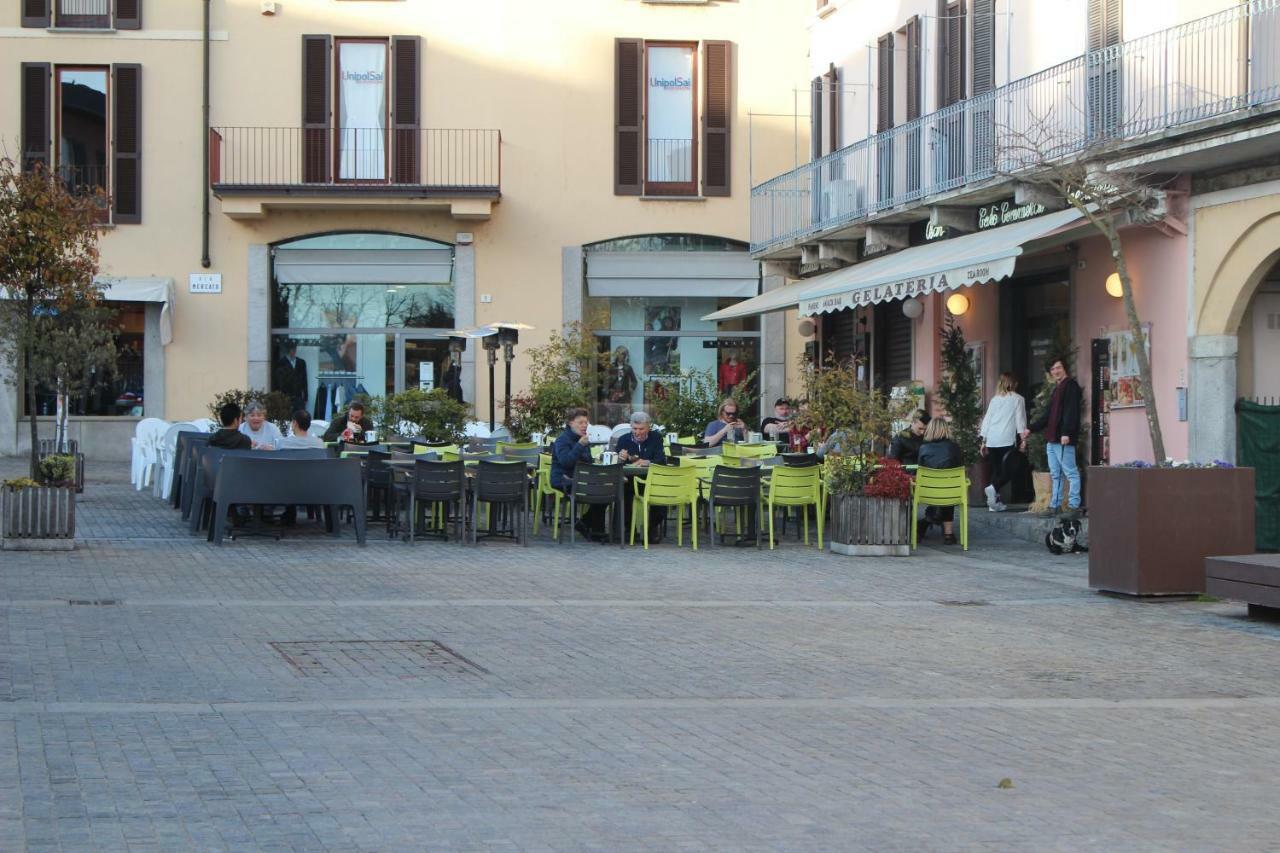 Appartamento Monolocale nel Centro Storico di Sesto Calende Esterno foto