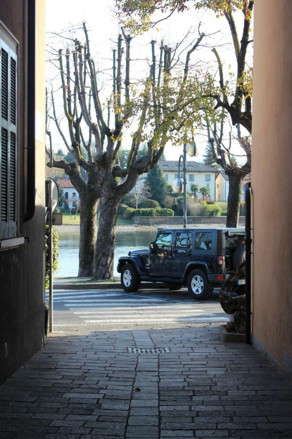 Appartamento Monolocale nel Centro Storico di Sesto Calende Esterno foto