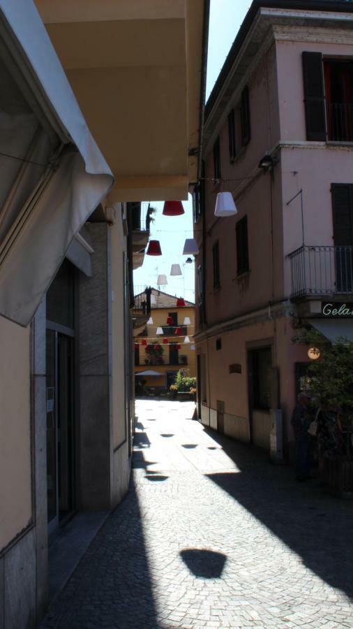 Appartamento Monolocale nel Centro Storico di Sesto Calende Esterno foto