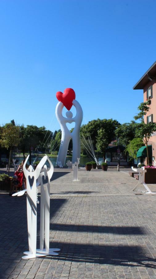 Appartamento Monolocale nel Centro Storico di Sesto Calende Esterno foto