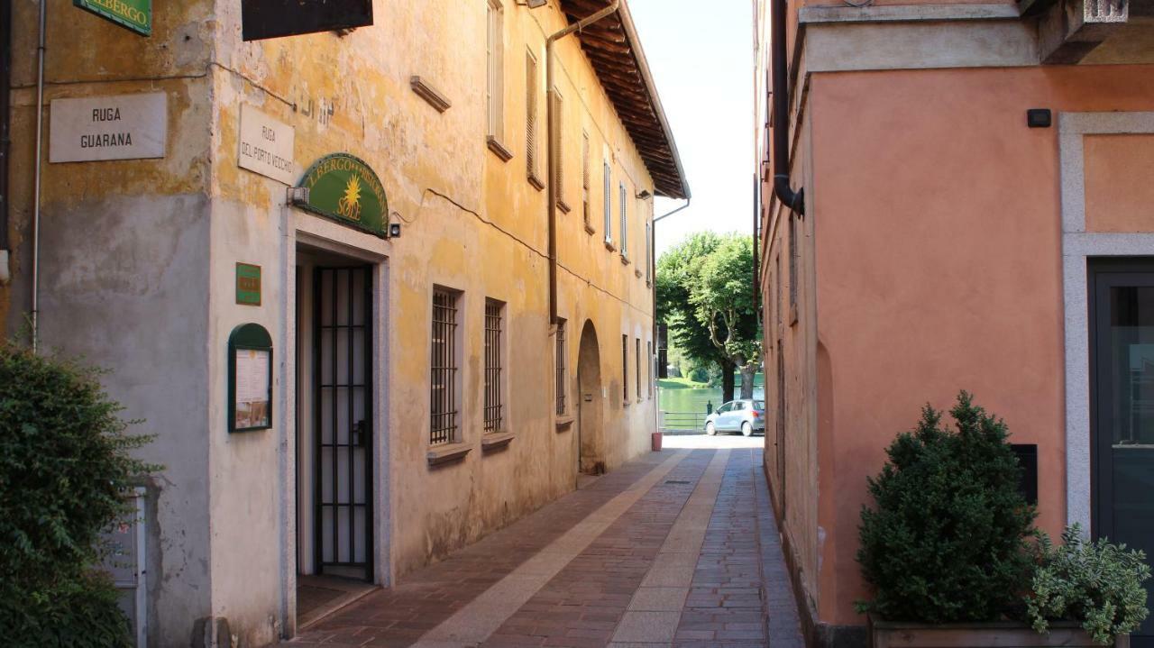 Appartamento Monolocale nel Centro Storico di Sesto Calende Esterno foto